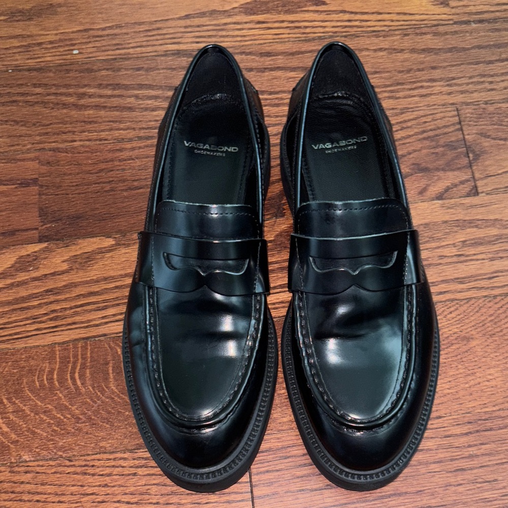 Vagabond Classic Black Leather Loafers
